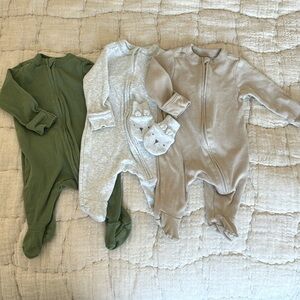 NWOT Old Navy set of 3 newborn onesies